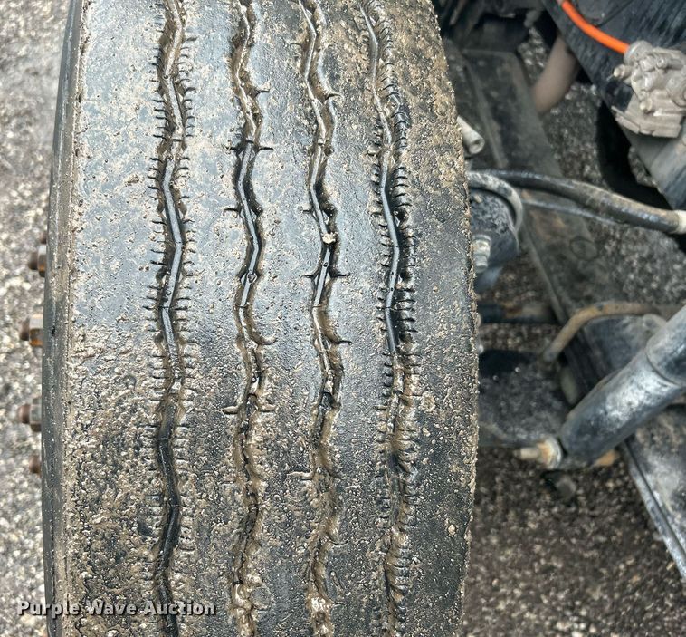 image for item OI9564 2007 Ford F750 Super Duty flatbed truck