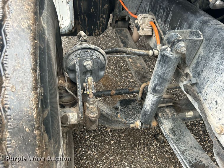 image for item OI9564 2007 Ford F750 Super Duty flatbed truck