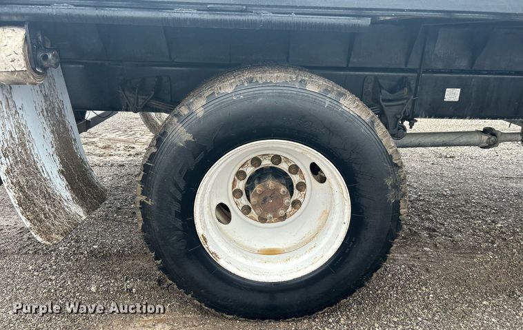 image for item OI9564 2007 Ford F750 Super Duty flatbed truck