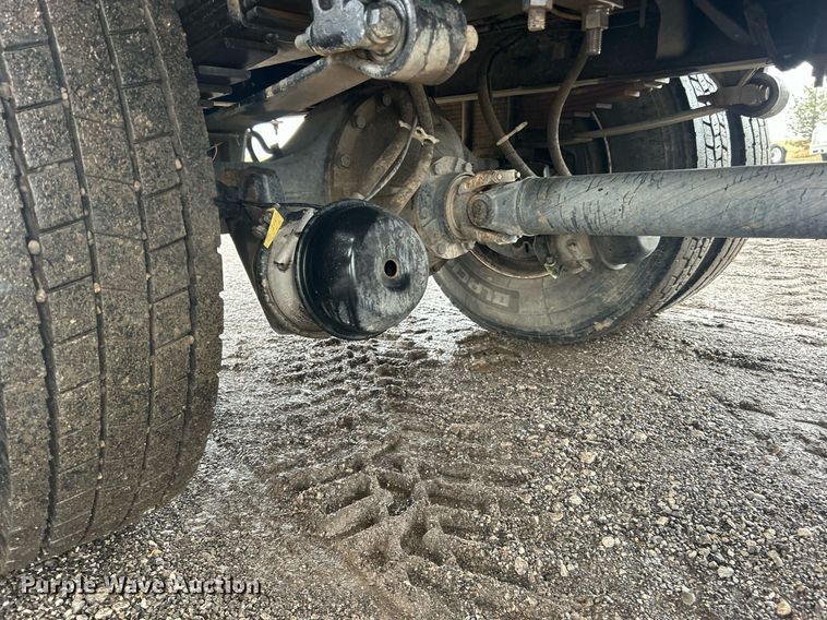 image for item OI9564 2007 Ford F750 Super Duty flatbed truck