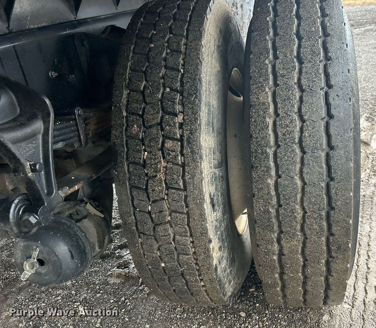 image for item OI9564 2007 Ford F750 Super Duty flatbed truck