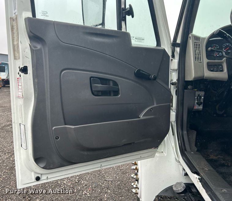 image for item OI9565 2010 International  4300 SBA rollback truck