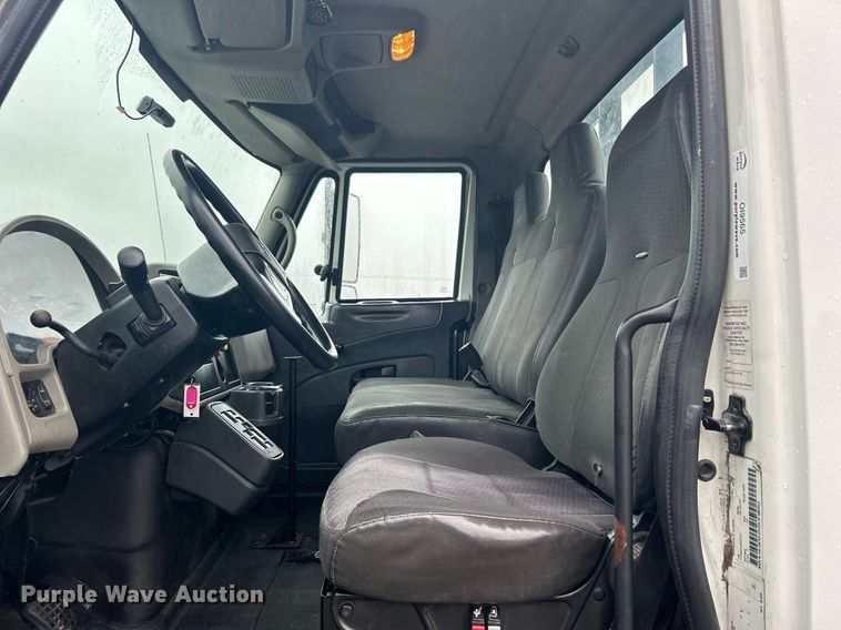 image for item OI9565 2010 International  4300 SBA rollback truck