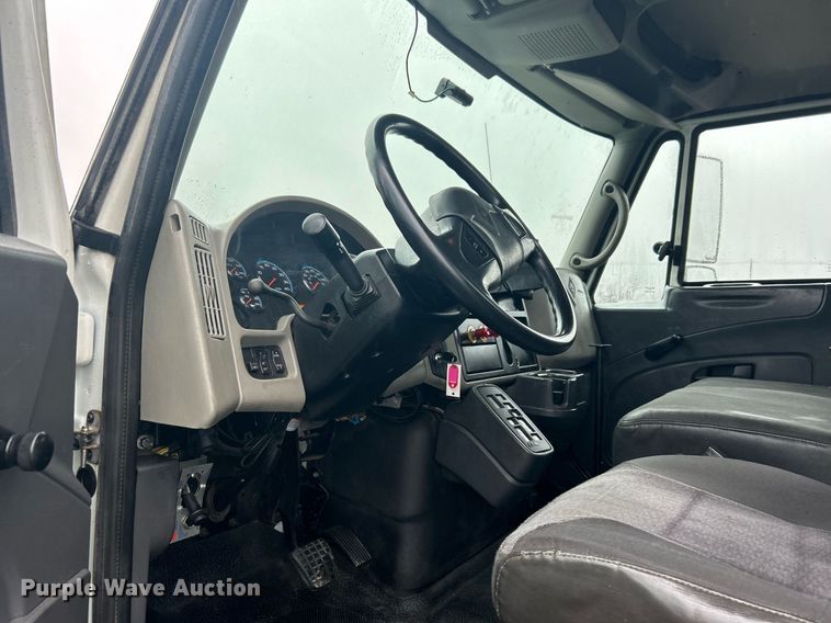 image for item OI9565 2010 International  4300 SBA rollback truck