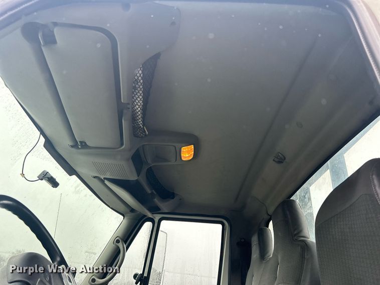 image for item OI9565 2010 International  4300 SBA rollback truck