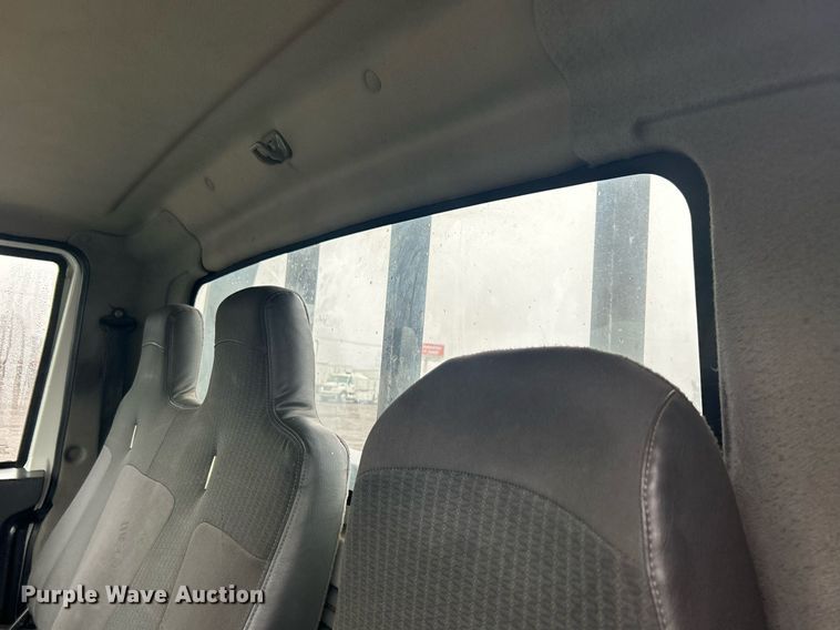 image for item OI9565 2010 International  4300 SBA rollback truck