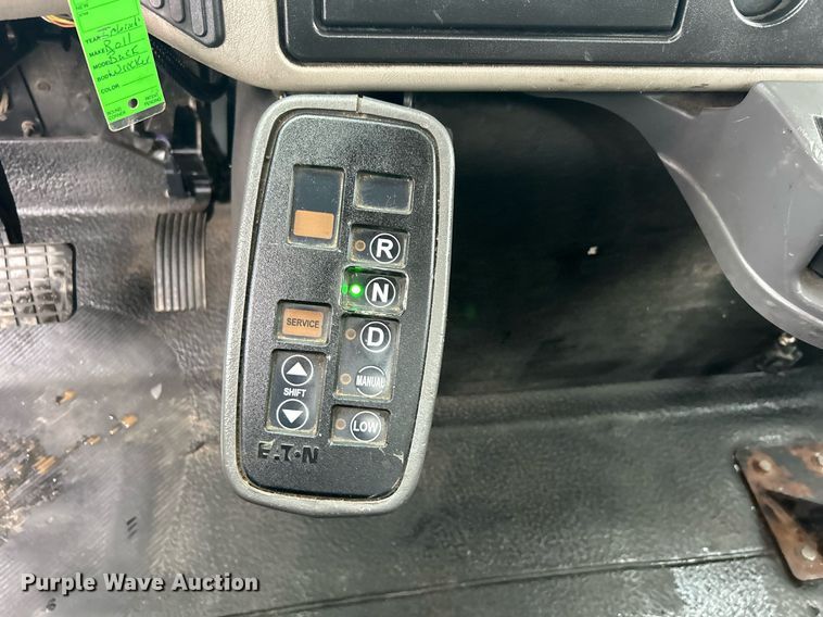 image for item OI9565 2010 International  4300 SBA rollback truck