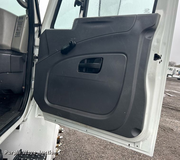 image for item OI9565 2010 International  4300 SBA rollback truck