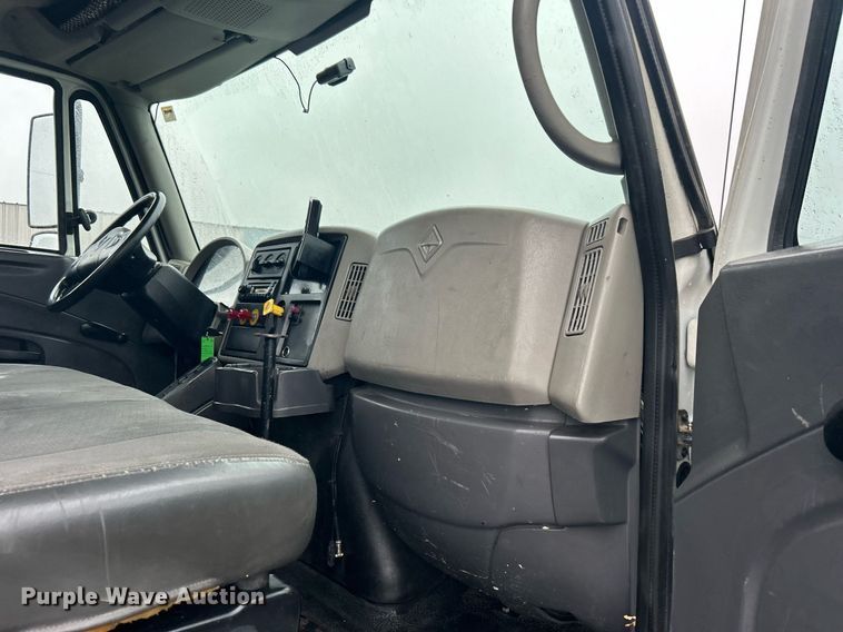 image for item OI9565 2010 International  4300 SBA rollback truck