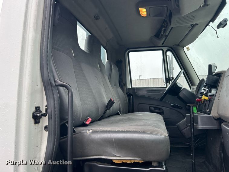 image for item OI9565 2010 International  4300 SBA rollback truck