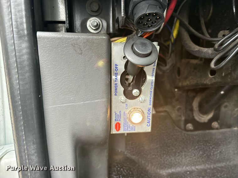 image for item OI9565 2010 International  4300 SBA rollback truck