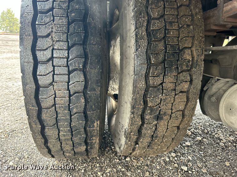 image for item OI9565 2010 International  4300 SBA rollback truck