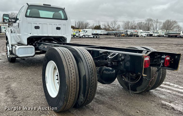 image for item OI9575 2018 Ford  F750 Super Duty truck cab and chassis