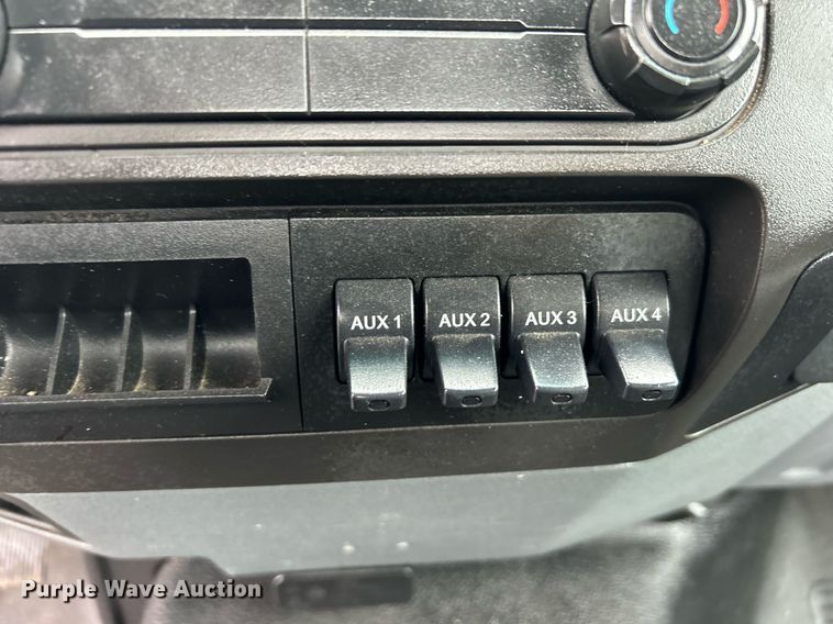 image for item OI9575 2018 Ford  F750 Super Duty truck cab and chassis