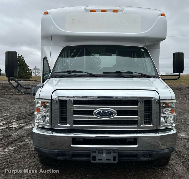 image for item OI9577 2013 Ford E350 shuttle bus