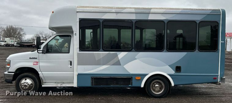image for item OI9577 2013 Ford E350 shuttle bus