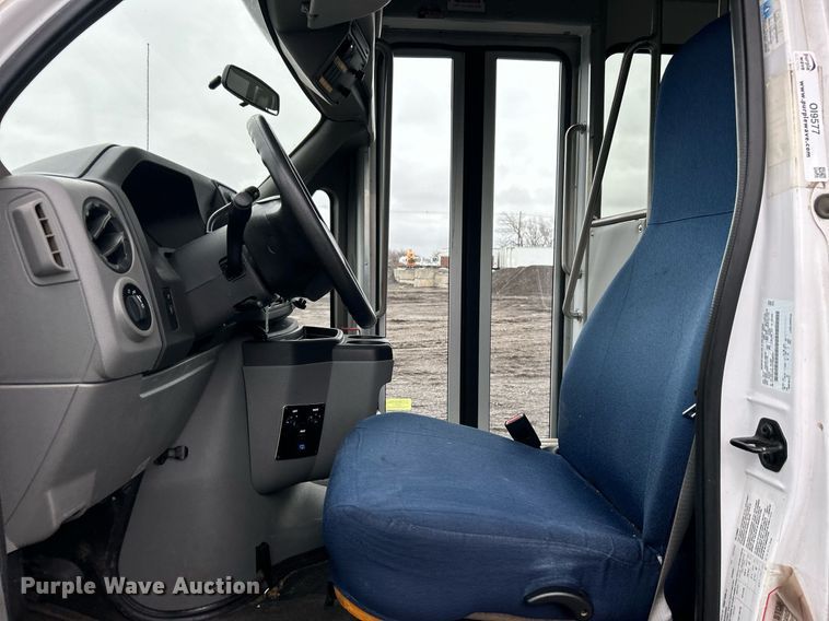 image for item OI9577 2013 Ford E350 shuttle bus