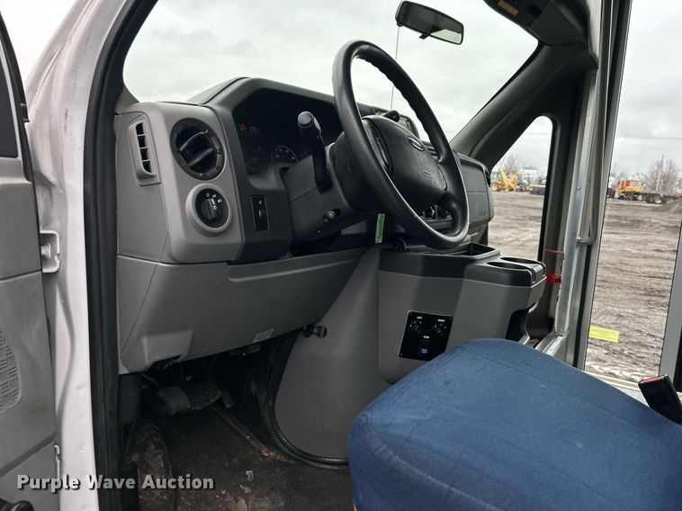 image for item OI9577 2013 Ford E350 shuttle bus