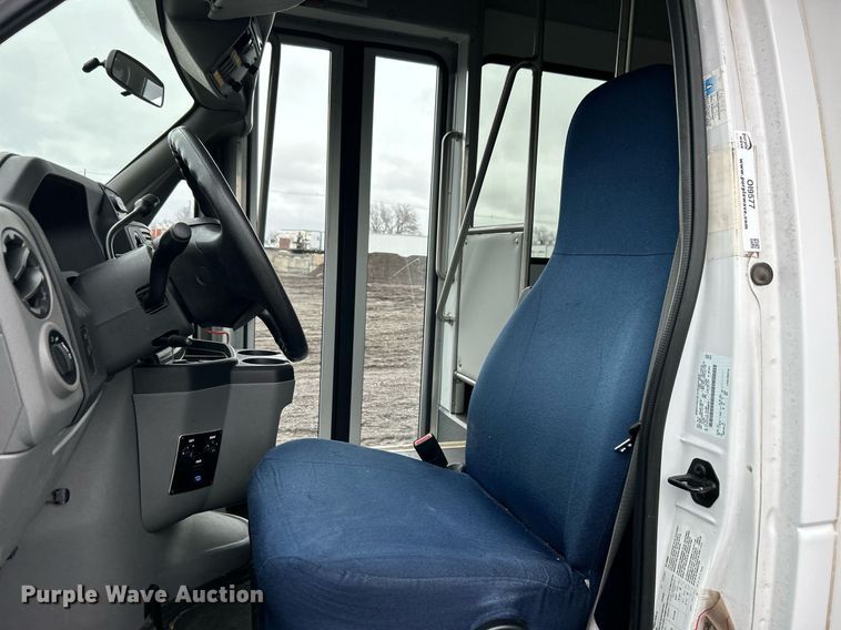 image for item OI9577 2013 Ford E350 shuttle bus