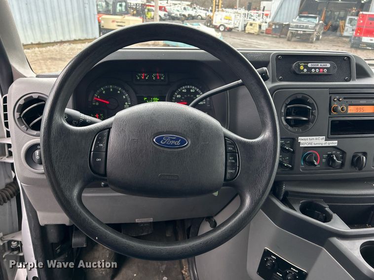 image for item OI9577 2013 Ford E350 shuttle bus