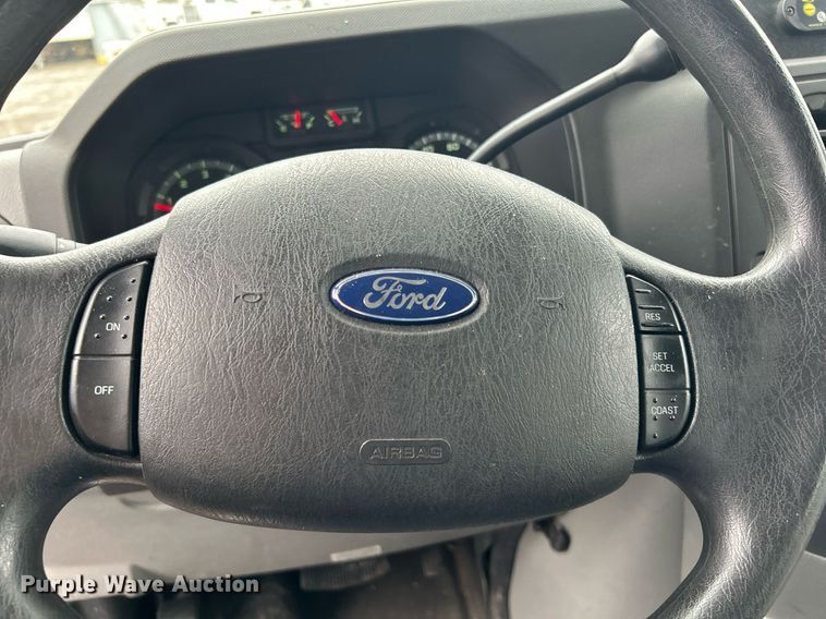 image for item OI9577 2013 Ford E350 shuttle bus