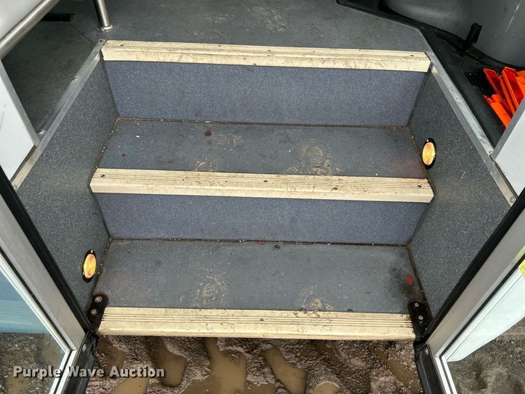 image for item OI9577 2013 Ford E350 shuttle bus