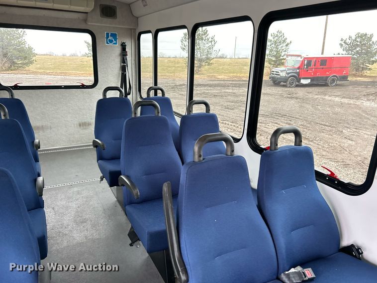 image for item OI9577 2013 Ford E350 shuttle bus