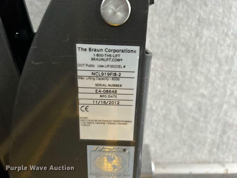 image for item OI9577 2013 Ford E350 shuttle bus