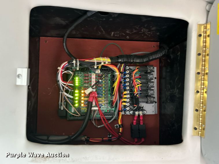 image for item OI9577 2013 Ford E350 shuttle bus