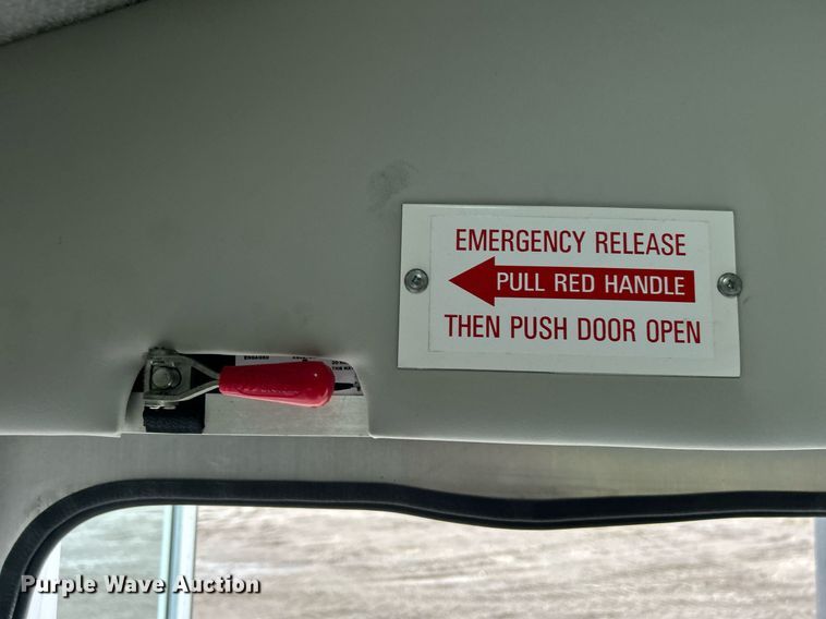 image for item OI9577 2013 Ford E350 shuttle bus