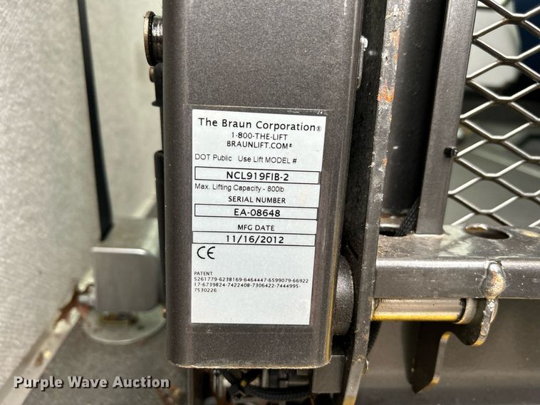 image for item OI9577 2013 Ford E350 shuttle bus