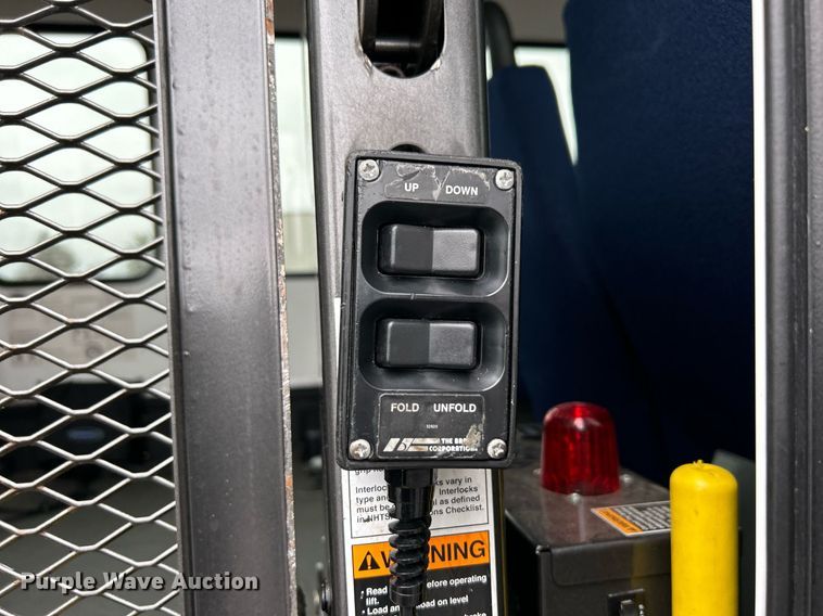 image for item OI9577 2013 Ford E350 shuttle bus