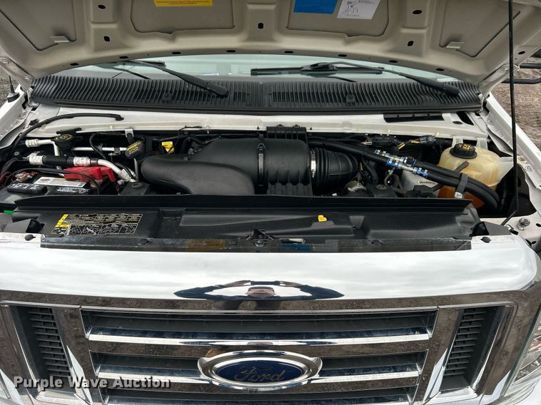 image for item OI9577 2013 Ford E350 shuttle bus