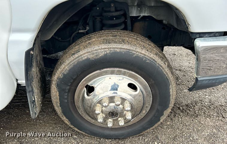 image for item OI9577 2013 Ford E350 shuttle bus