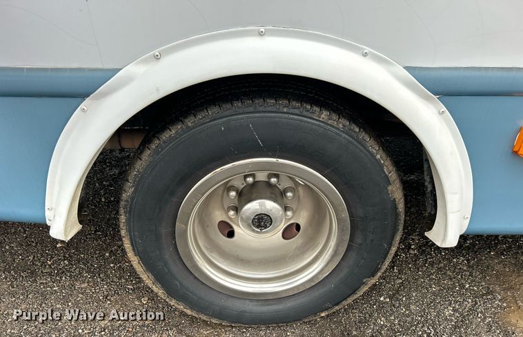 image for item OI9577 2013 Ford E350 shuttle bus