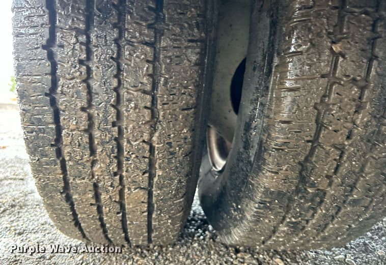 image for item OI9577 2013 Ford E350 shuttle bus