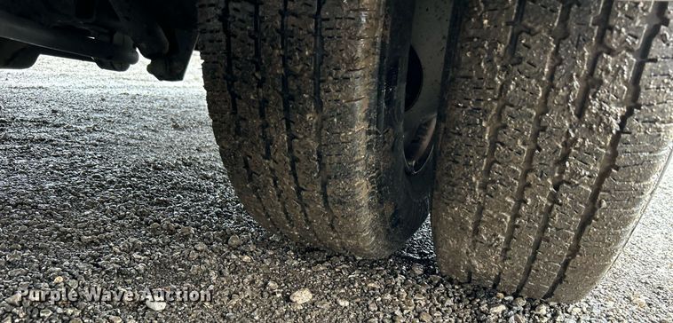 image for item OI9577 2013 Ford E350 shuttle bus