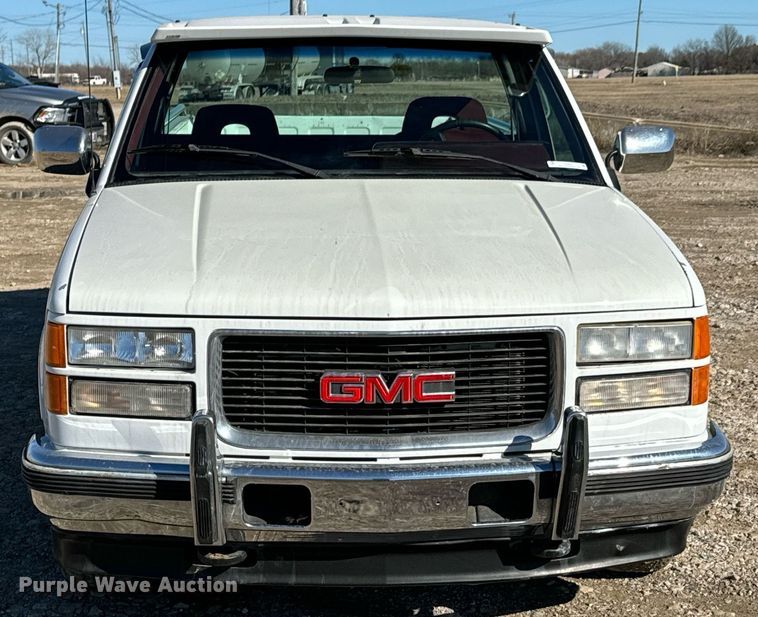 image for item OJ9421 1994 GMC Sierra C1500 pickup truck