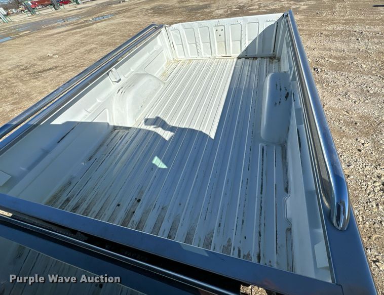 image for item OJ9421 1994 GMC Sierra C1500 pickup truck