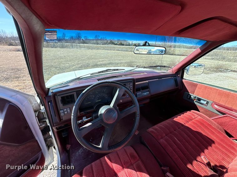 image for item OJ9421 1994 GMC Sierra C1500 pickup truck