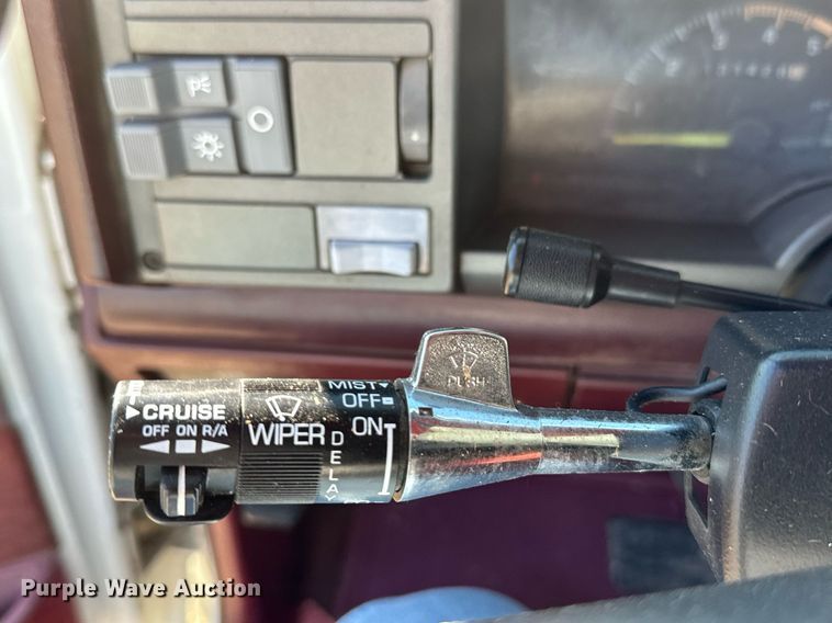 image for item OJ9421 1994 GMC Sierra C1500 pickup truck