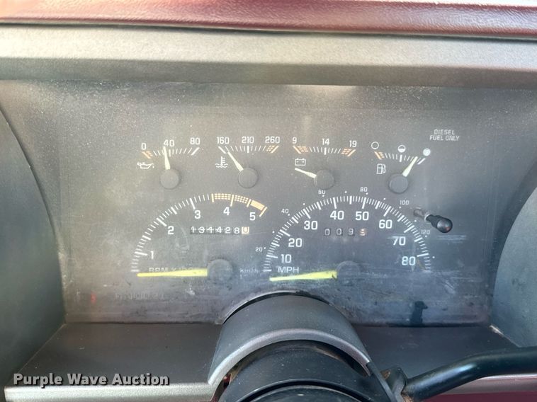 image for item OJ9421 1994 GMC Sierra C1500 pickup truck