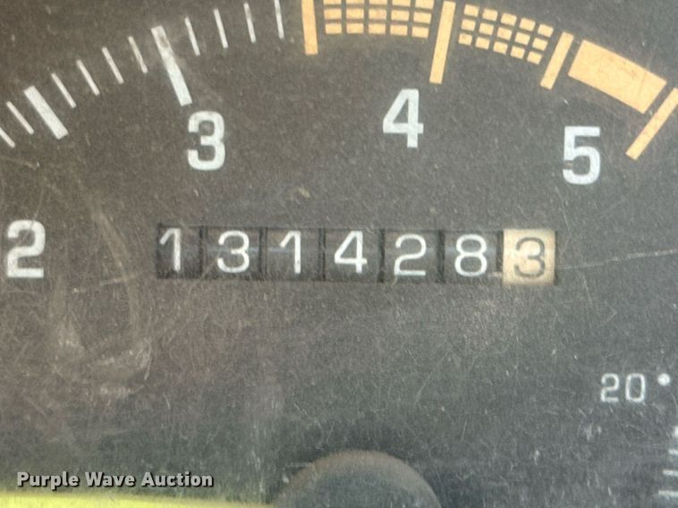 image for item OJ9421 1994 GMC Sierra C1500 pickup truck