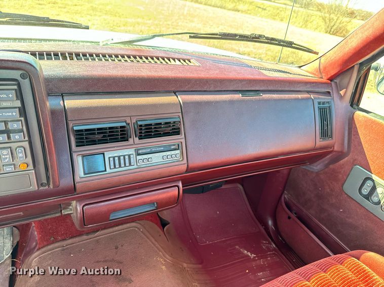 image for item OJ9421 1994 GMC Sierra C1500 pickup truck