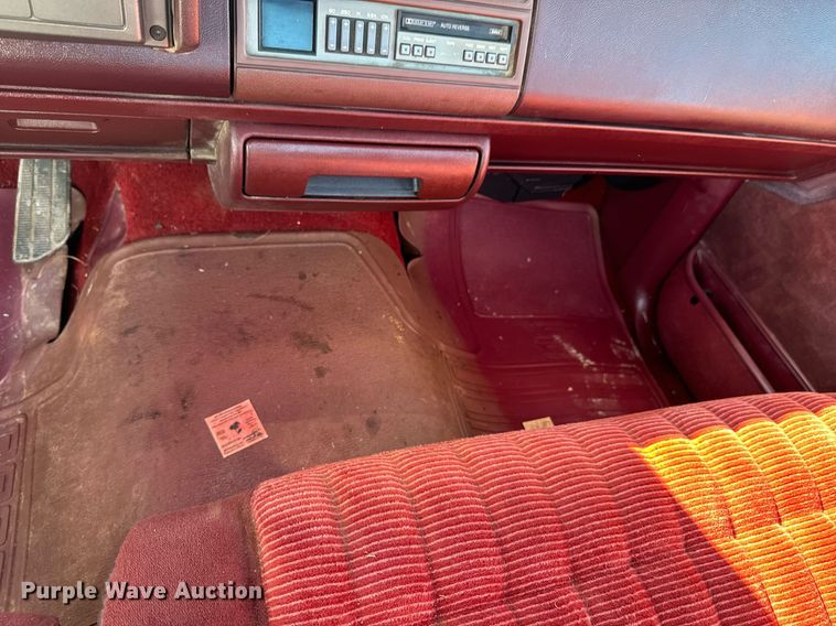 image for item OJ9421 1994 GMC Sierra C1500 pickup truck