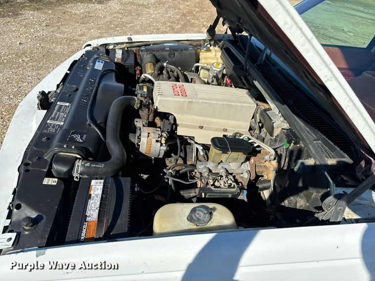 image for item OJ9421 1994 GMC Sierra C1500 pickup truck