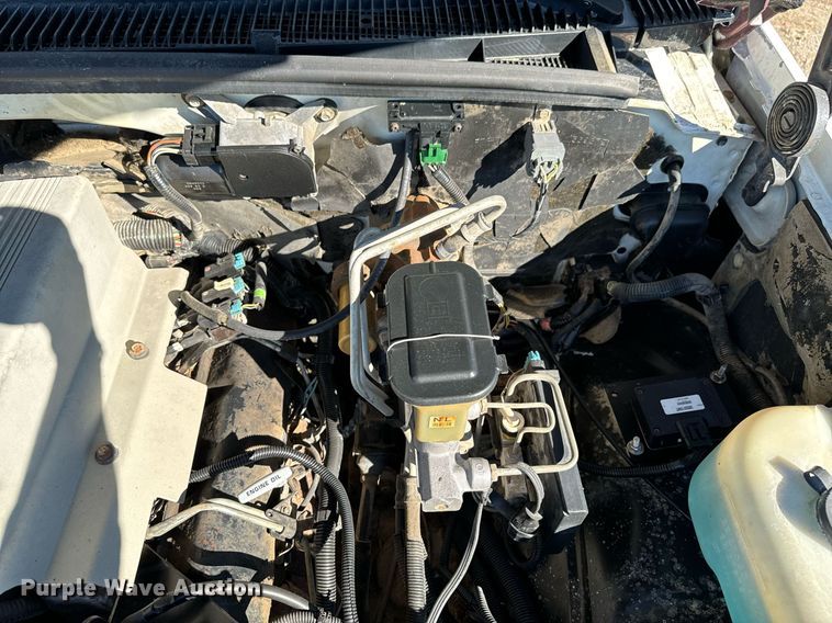 image for item OJ9421 1994 GMC Sierra C1500 pickup truck