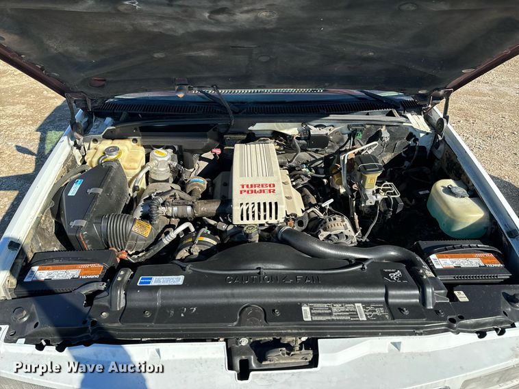 image for item OJ9421 1994 GMC Sierra C1500 pickup truck