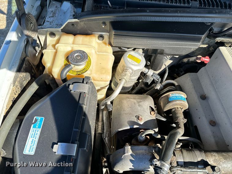 image for item OJ9421 1994 GMC Sierra C1500 pickup truck