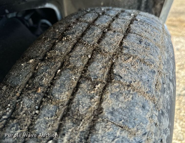 image for item OJ9421 1994 GMC Sierra C1500 pickup truck